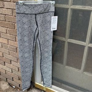 NWT Lululemon Wunder Under Plush Petal Size 4
